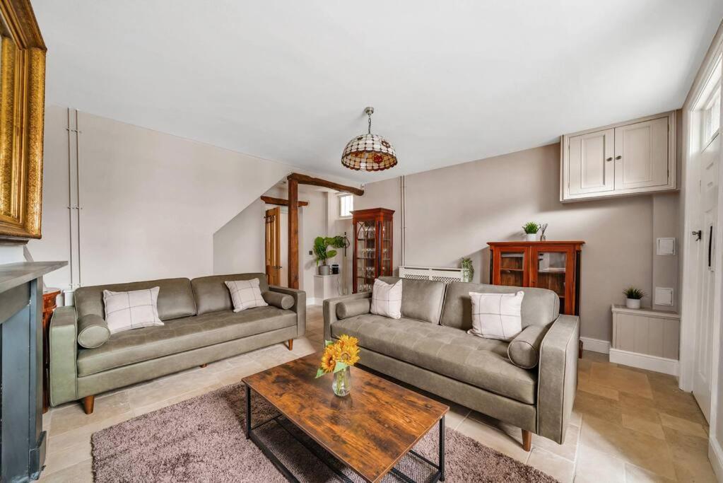 Fox Cottage, Within 5 Min Walk Of Bicester Village Bagian luar foto