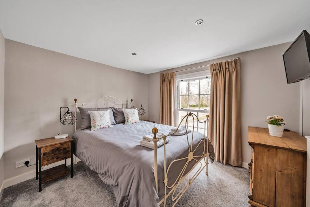 Fox Cottage, Within 5 Min Walk Of Bicester Village Bagian luar foto